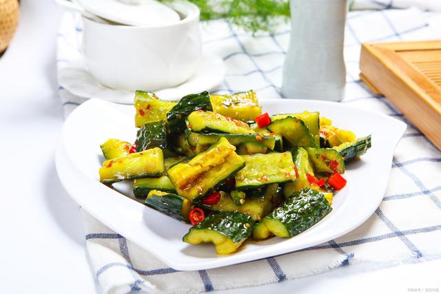 【企好运创业知识】餐厅卖拍黄瓜被罚?拍个黄瓜需要什么资质?为什么经营冷食需要专门资质?(图1) 【企好运创业知识】餐厅卖拍黄瓜被罚?拍个黄瓜需要什么资质?为什么经营冷食需要专门资质?(图1)